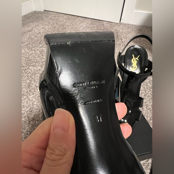 ✖️CONSIGNED✖️YSL TRIBUTE PLATFORM SANDALS IN PATENT LEATHER - Picture 3 of 7